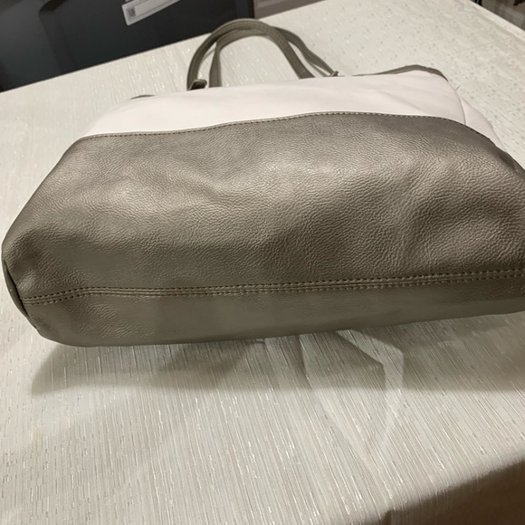9 West Tote like new. - Picture 7 of 9